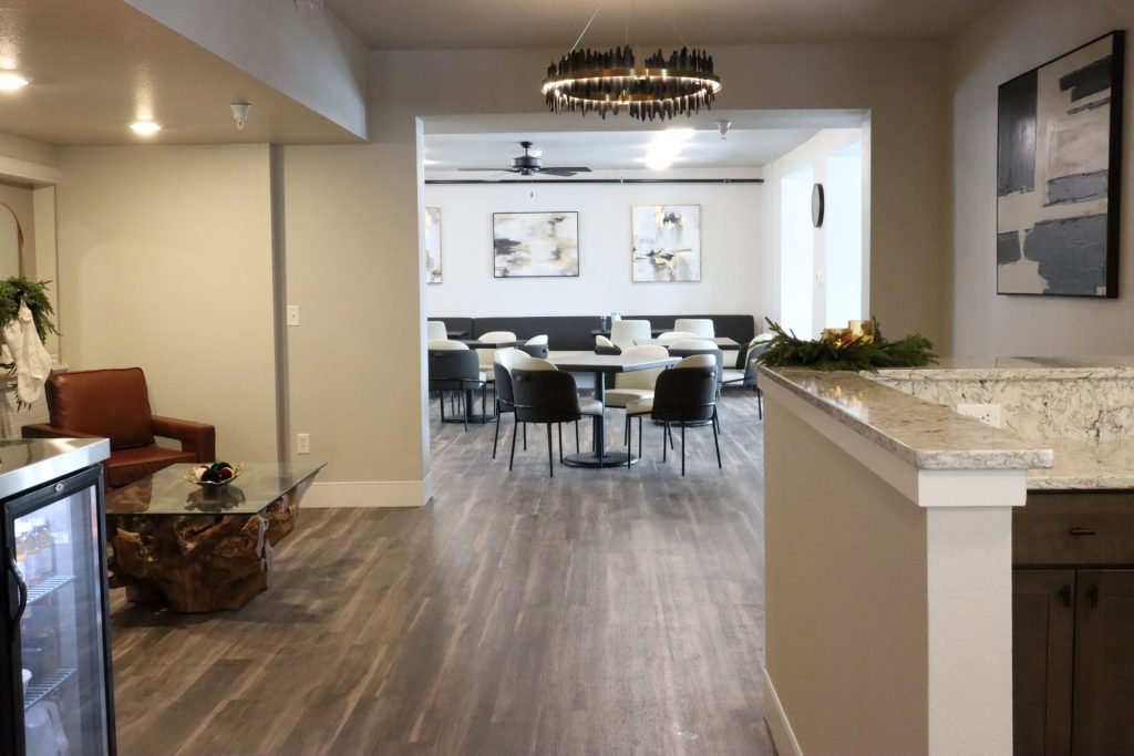 Dining-With-Grab-And-Go.jpg