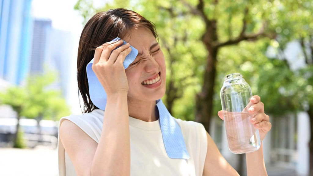 what are the signs of detoxing from alcohol Things like sweating and shakes